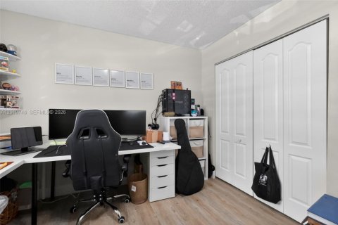 Casa en venta en Hialeah, Florida, 3 dormitorios, 126.16 m2 № 2084895 - foto 21