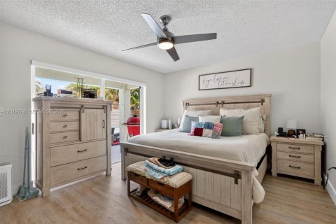 Casa en venta en Hialeah, Florida, 3 dormitorios, 126.16 m2 № 2084895 - foto 10