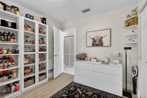 Casa en venta en Hialeah, Florida, 3 dormitorios, 126.16 m2 № 2084895 - foto 17