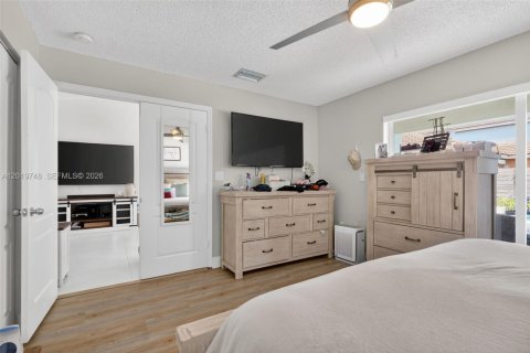Casa en venta en Hialeah, Florida, 3 dormitorios, 126.16 m2 № 2084895 - foto 11