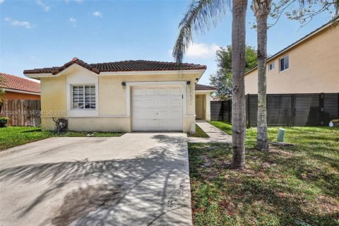 Casa en Hialeah, Florida 3 dormitorios, 126.16 m2 № 2084895