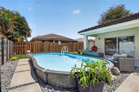 Casa en venta en Hialeah, Florida, 3 dormitorios, 126.16 m2 № 2084895 - foto 29