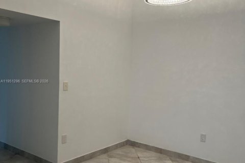 Condominio en alquiler en Miami, Florida, 3 dormitorios, 98.94 m2 № 2007278 - foto 10