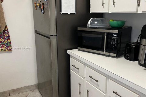 Condominio en alquiler en Miami, Florida, 3 dormitorios, 98.94 m2 № 2007278 - foto 3