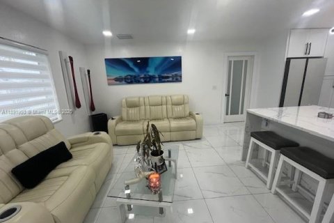 Casa en venta en West Palm Beach, Florida, 3 dormitorios, 90.67 m2 № 1946348 - foto 21