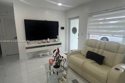 Casa en venta en West Palm Beach, Florida, 3 dormitorios, 90.67 m2 № 1946348 - foto 8