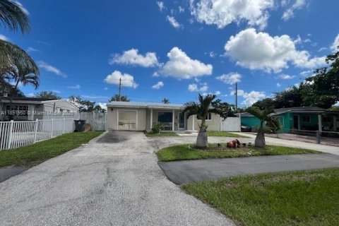 Casa en venta en West Palm Beach, Florida, 3 dormitorios, 90.67 m2 № 1946348 - foto 1
