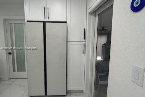 Casa en venta en West Palm Beach, Florida, 3 dormitorios, 90.67 m2 № 1946348 - foto 11