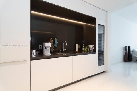 Снять в аренду кондоминиум в Майами, Флорида 3 спальни, 285.95м2, № 2021523 - фото 18