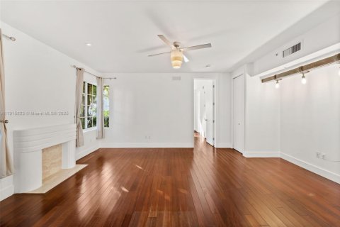 Condo in Miami Beach, Florida, 1 bedroom  № 1971831 - photo 2