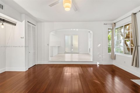 Condo in Miami Beach, Florida, 1 bedroom  № 1971831 - photo 15