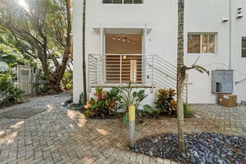 Condo in Miami Beach, Florida, 1 bedroom  № 1971831 - photo 19
