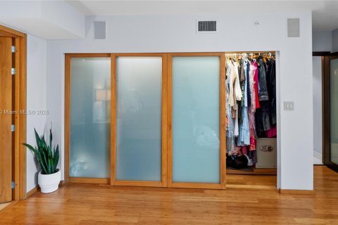 Condo in Miami Beach, Florida, 3 bedrooms  № 1861641 - photo 13