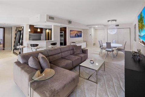 Condo in Miami Beach, Florida, 3 bedrooms  № 1861641 - photo 4