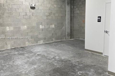 Commercial property in Sweetwater, Florida № 2037464 - photo 2