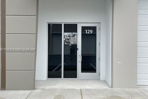 Immobilier commercial à Sweetwater, Floride № 2037464