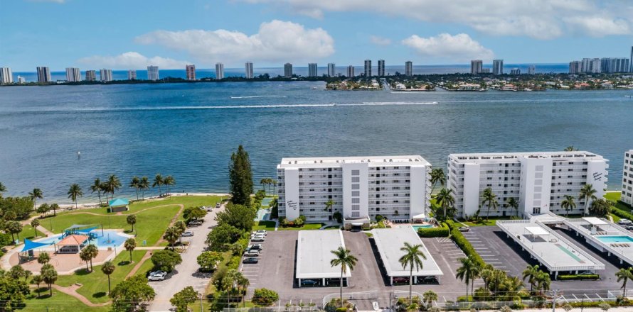 Condo à Lake Park, Floride, 2 chambres  № 2262417