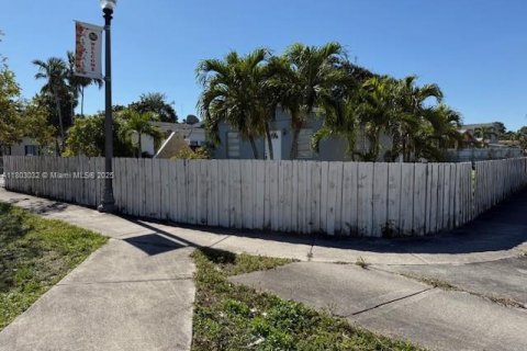 House in West Park, Florida 3 bedrooms, 86.4 sq.m. № 1862319 - photo 4