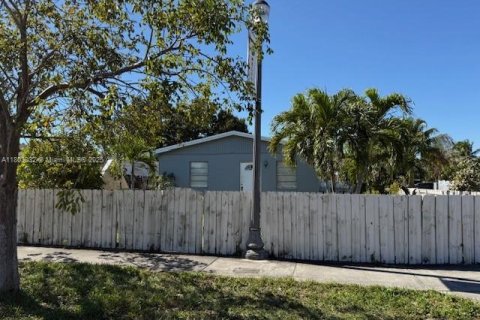 House in West Park, Florida 3 bedrooms, 86.4 sq.m. № 1862319 - photo 3