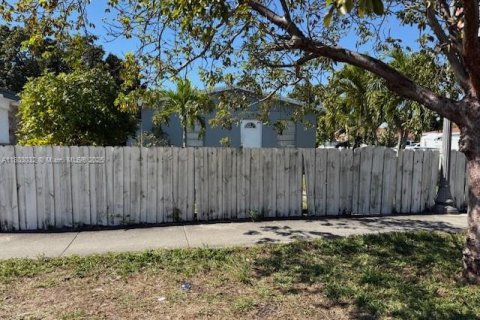 House in West Park, Florida 3 bedrooms, 86.4 sq.m. № 1862319 - photo 2