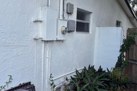 Casa en venta en Hollywood, Florida, 4 dormitorios, 141.03 m2 № 1974071 - foto 2