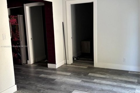 Casa en venta en Hollywood, Florida, 4 dormitorios, 141.03 m2 № 1974071 - foto 16