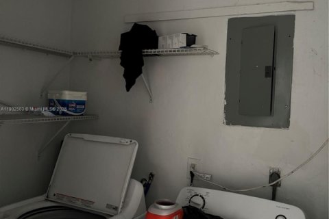 Casa en venta en Hollywood, Florida, 4 dormitorios, 141.03 m2 № 1974071 - foto 14