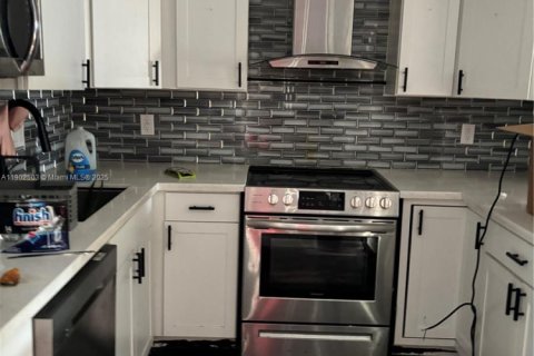 Casa en venta en Hollywood, Florida, 4 dormitorios, 141.03 m2 № 1974071 - foto 9