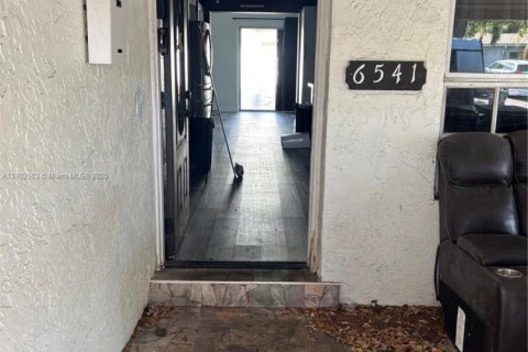 Casa en venta en Hollywood, Florida, 4 dormitorios, 141.03 m2 № 1974071 - foto 6