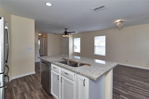 Townhouse in Clearwater, Florida 4 bedrooms, 149.2 sq.m. № 1881353 - photo 12