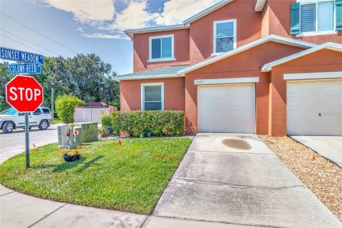 Townhouse in Clearwater, Florida 4 bedrooms, 149.2 sq.m. № 1881353 - photo 1