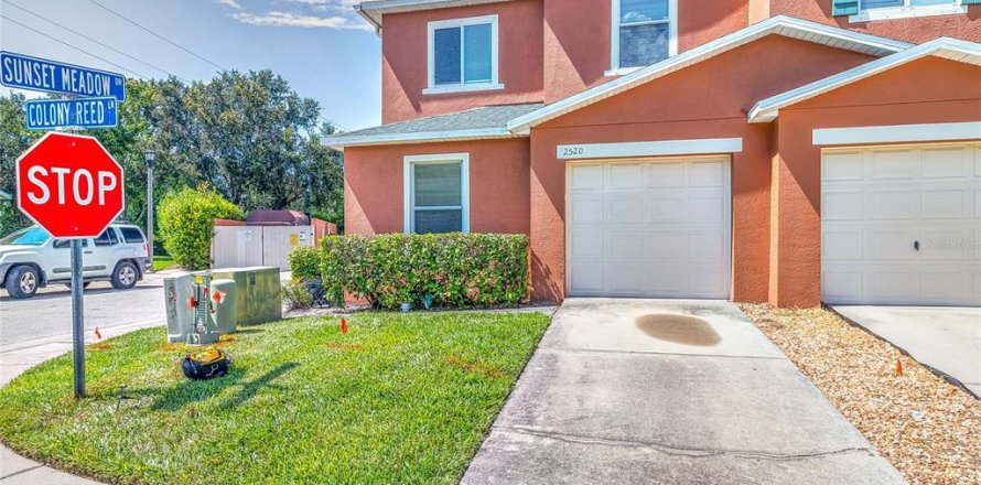 Townhouse in Clearwater, Florida 4 bedrooms, 149.2 sq.m. № 1881353