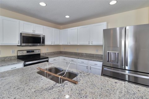 Townhouse in Clearwater, Florida 4 bedrooms, 149.2 sq.m. № 1881353 - photo 14