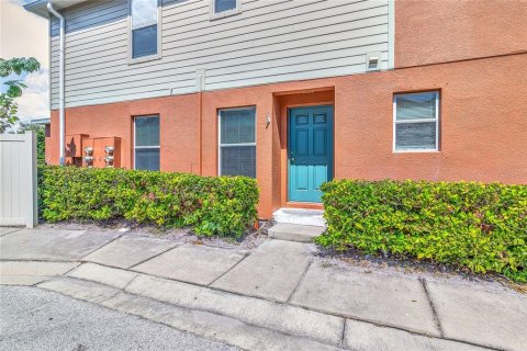 Townhouse in Clearwater, Florida 4 bedrooms, 149.2 sq.m. № 1881353 - photo 4