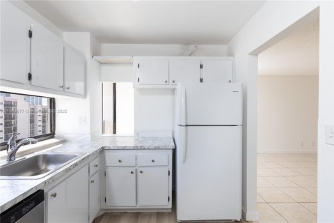 Condo in Sunny Isles Beach, Florida, 2 bedrooms  № 1955966 - photo 6