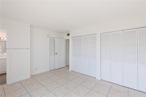 Condo in Sunny Isles Beach, Florida, 2 bedrooms  № 1955966 - photo 5