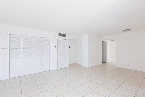 Condo in Sunny Isles Beach, Florida, 2 bedrooms  № 1955966 - photo 4