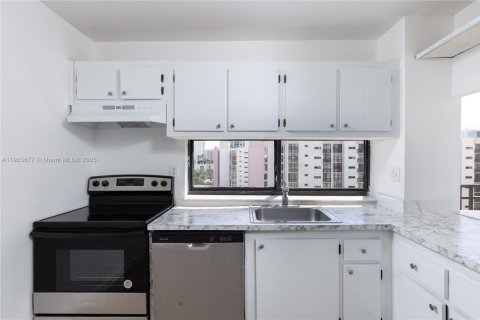 Condo in Sunny Isles Beach, Florida, 2 bedrooms  № 1955966 - photo 7