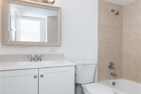 Condo in Sunny Isles Beach, Florida, 2 bedrooms  № 1955966 - photo 11