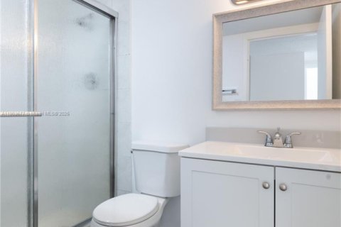 Condo in Sunny Isles Beach, Florida, 2 bedrooms  № 1955966 - photo 16