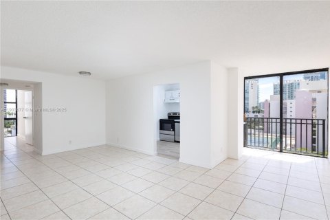 Condo in Sunny Isles Beach, Florida, 2 bedrooms  № 1955966 - photo 2