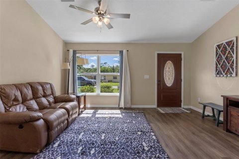 House in Wildwood, Florida 3 bedrooms, 89.37 sq.m. № 1853989 - photo 4
