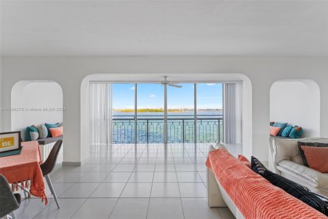 Condominio en venta en Miami, Florida, 2 dormitorios № 1981009 - foto 7