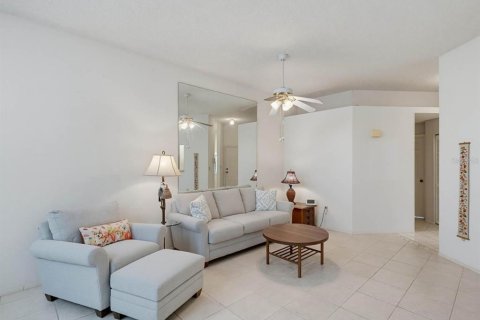 House in Palm Harbor, Florida 2 bedrooms, 111.2 sq.m. № 2201375 - photo 7