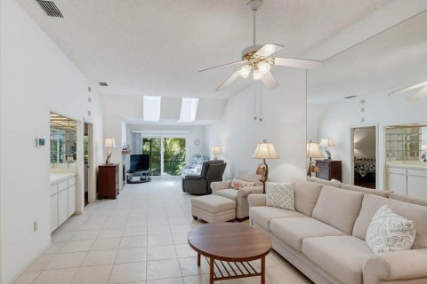 House in Palm Harbor, Florida 2 bedrooms, 111.2 sq.m. № 2201375 - photo 6