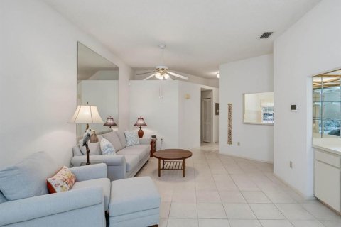 House in Palm Harbor, Florida 2 bedrooms, 111.2 sq.m. № 2201375 - photo 8