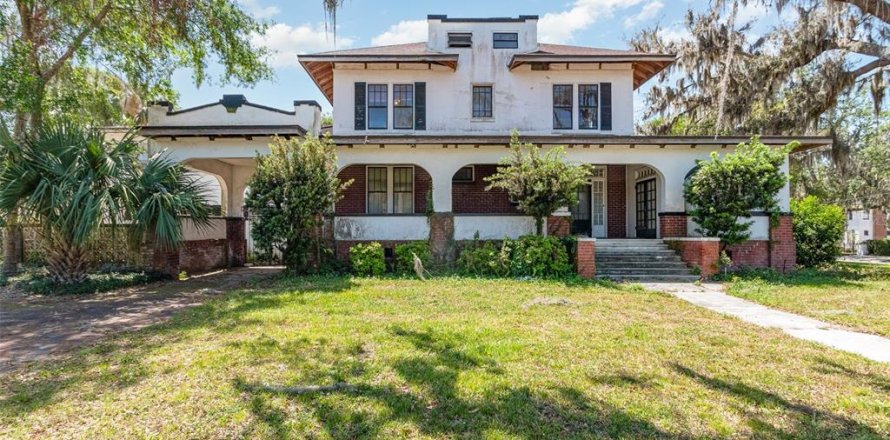 Commercial property in Eustis, Florida 8 bedrooms, 374.02 sq.m. № 1634311