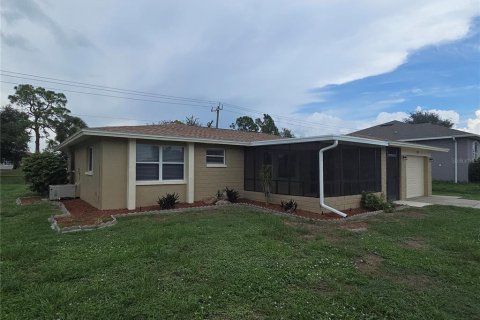 House in Rotonda, Florida 3 bedrooms, 118.08 sq.m. № 2236036