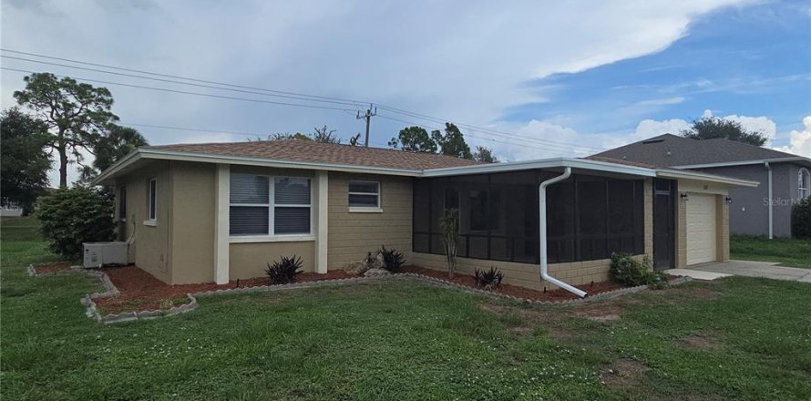 House in Rotonda, Florida 3 bedrooms, 118.08 sq.m. № 2236036