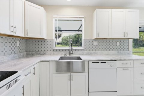 House in Rotonda, Florida 3 bedrooms, 118.08 sq.m. № 2236036 - photo 14